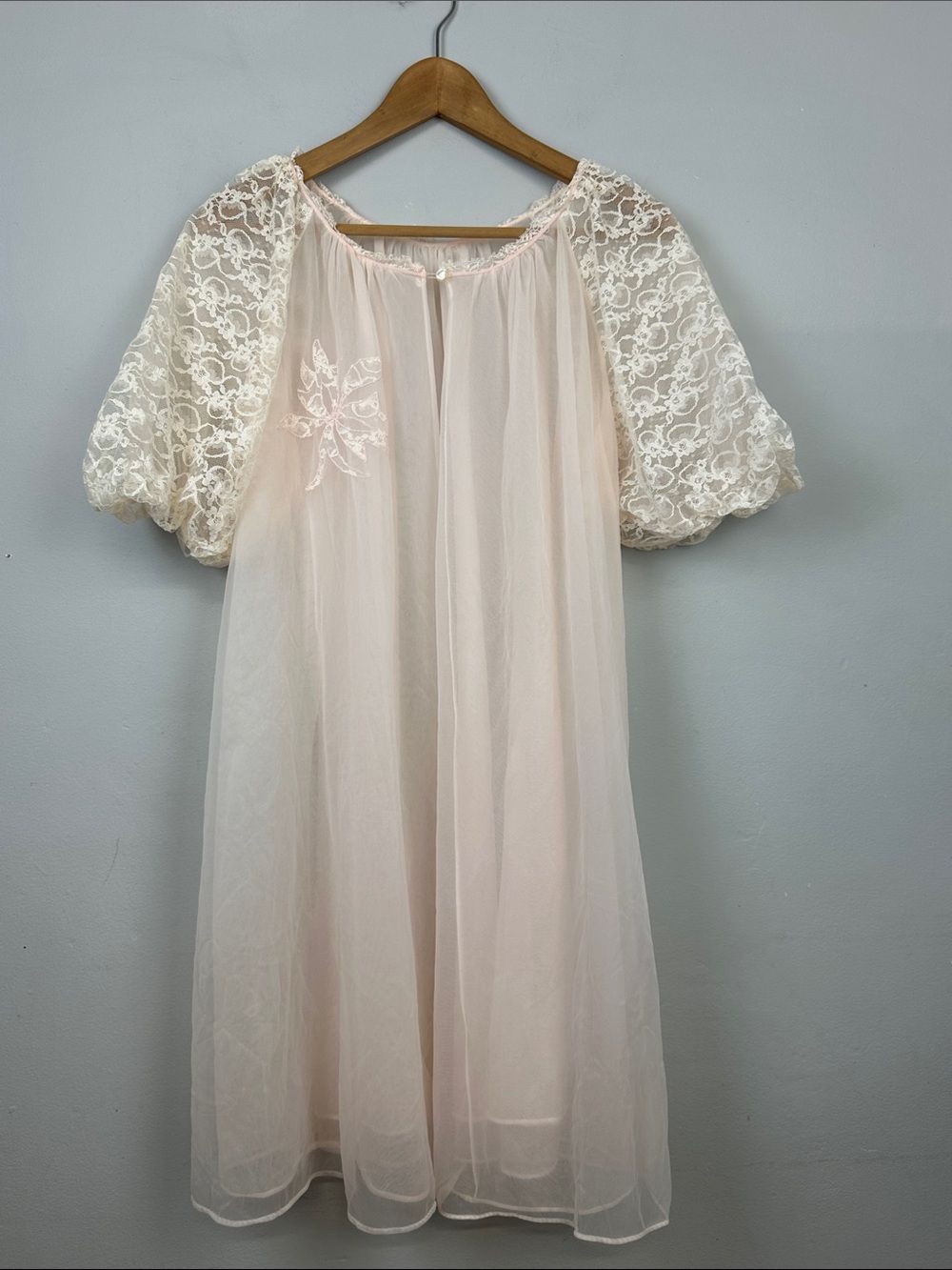 Vintage Sheer Pink Peignoir Lingerie Robe 1960’s Movie Star Sabrina Carpenter M